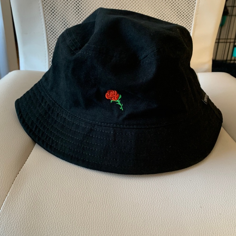 Embroider Rise Bucket Hat